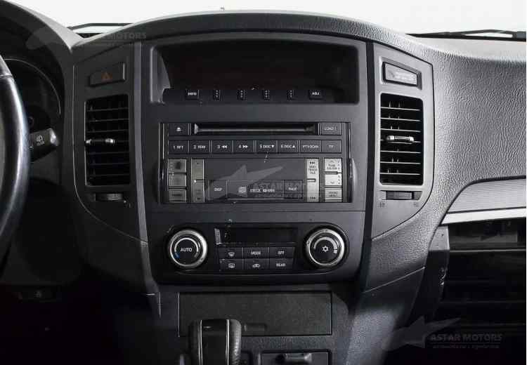 Mitsubishi Pajero IV Рестайлинг 1