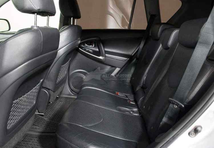 Toyota RAV4 IV (CA40)