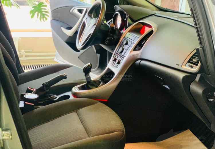 Opel Astra J Рестайлинг