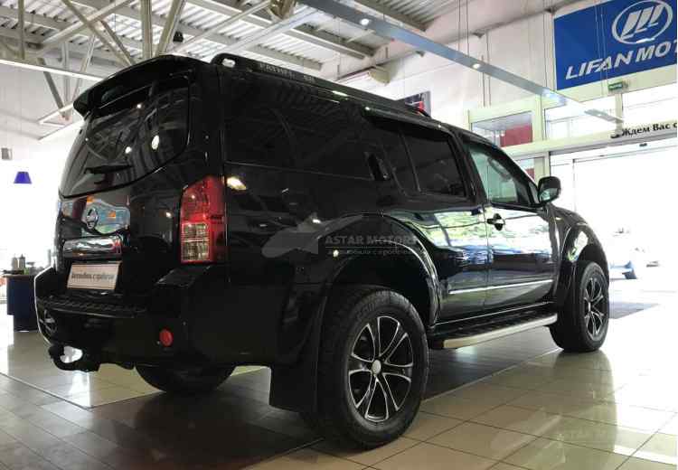 Nissan Pathfinder III