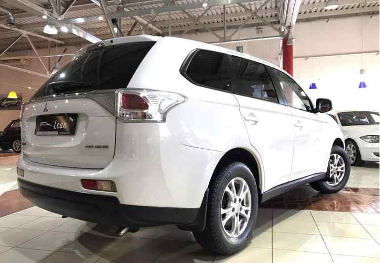 Mitsubishi Outlander III