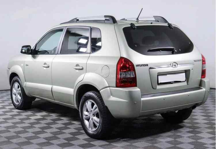 Хендай 2009 года внедорожник. Рестайлинг зад. Hyundai tucson 2008. Hyundai tucson 2008 двигатель 2. Тойота туксон.