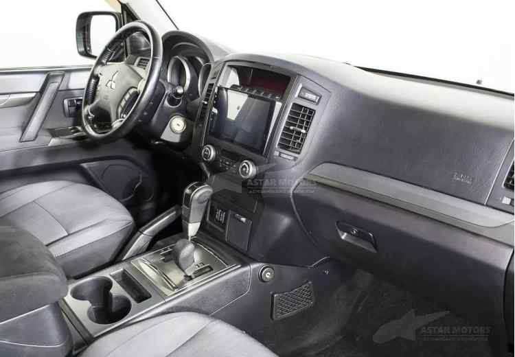 Mitsubishi Pajero IV Рестайлинг 1