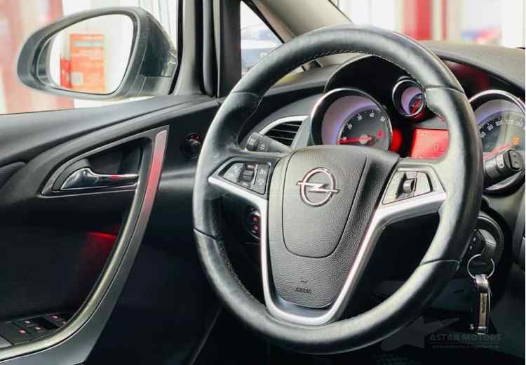 Opel Astra J Рестайлинг