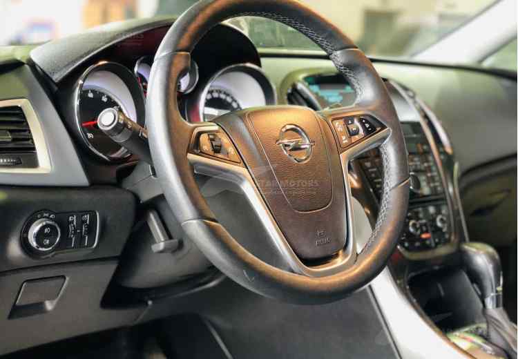 Opel Astra J Рестайлинг