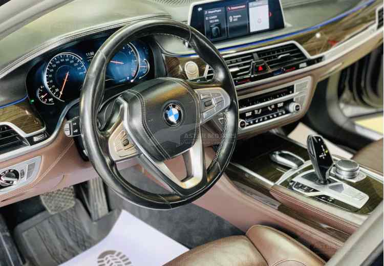 BMW 7 серии VI (G11/G12)