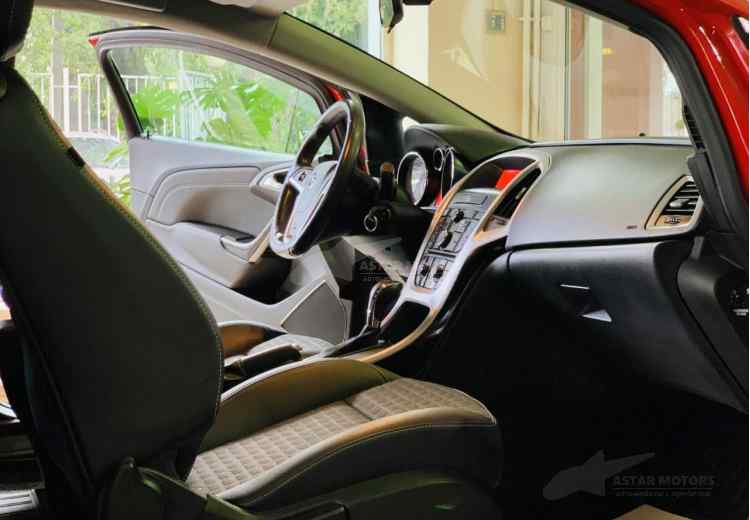 Opel Astra J Рестайлинг