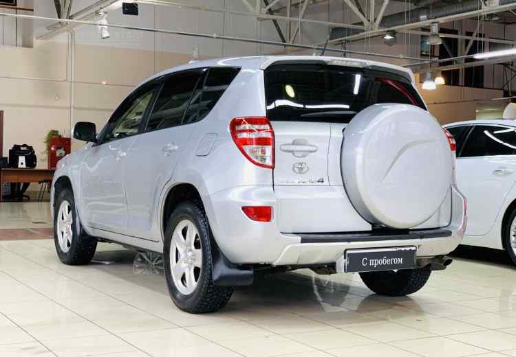 Toyota RAV4 IV (CA40)
