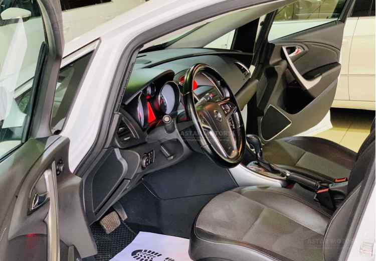 Opel Astra J Рестайлинг