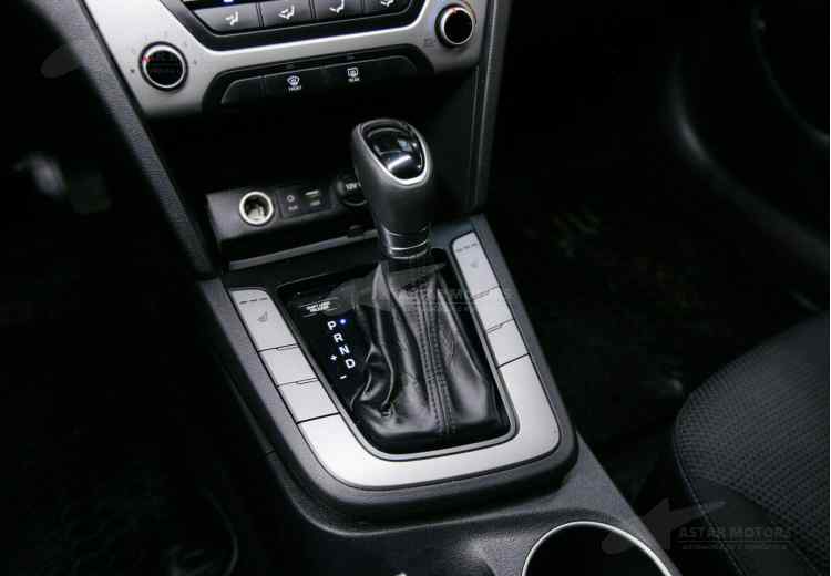 Hyundai Elantra VI (AD)