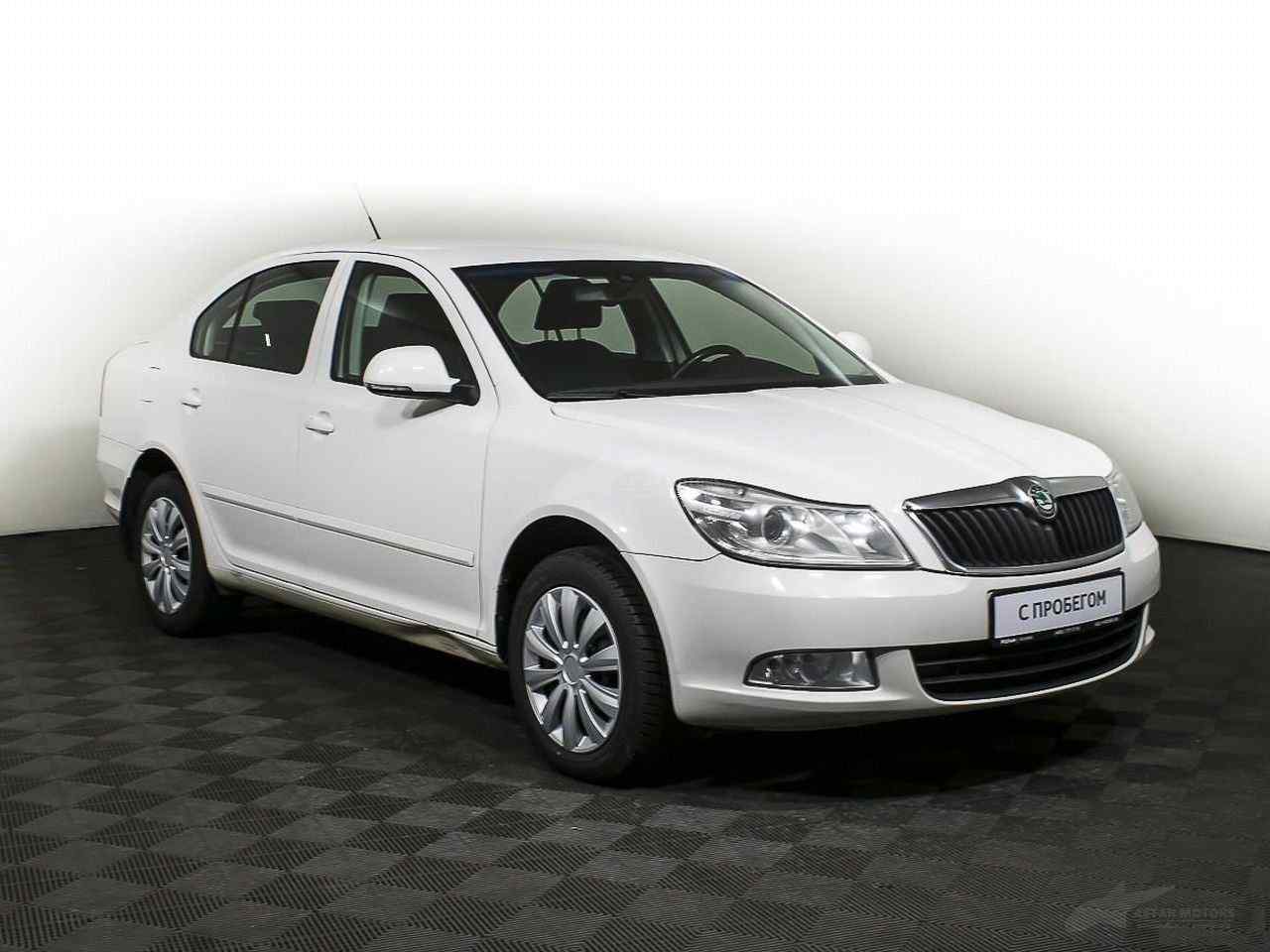 Skoda Superb 2014 белая.