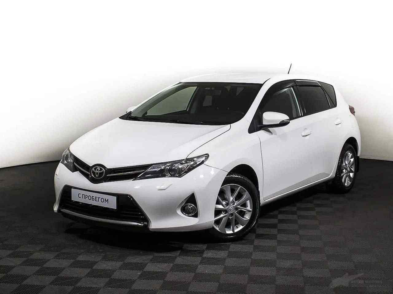 Аурис 2012 года. Toyota Auris 2013. Тойота аурис 2013. Тойота аурис 2013 хэтчбек. Toyota Auris II e180.