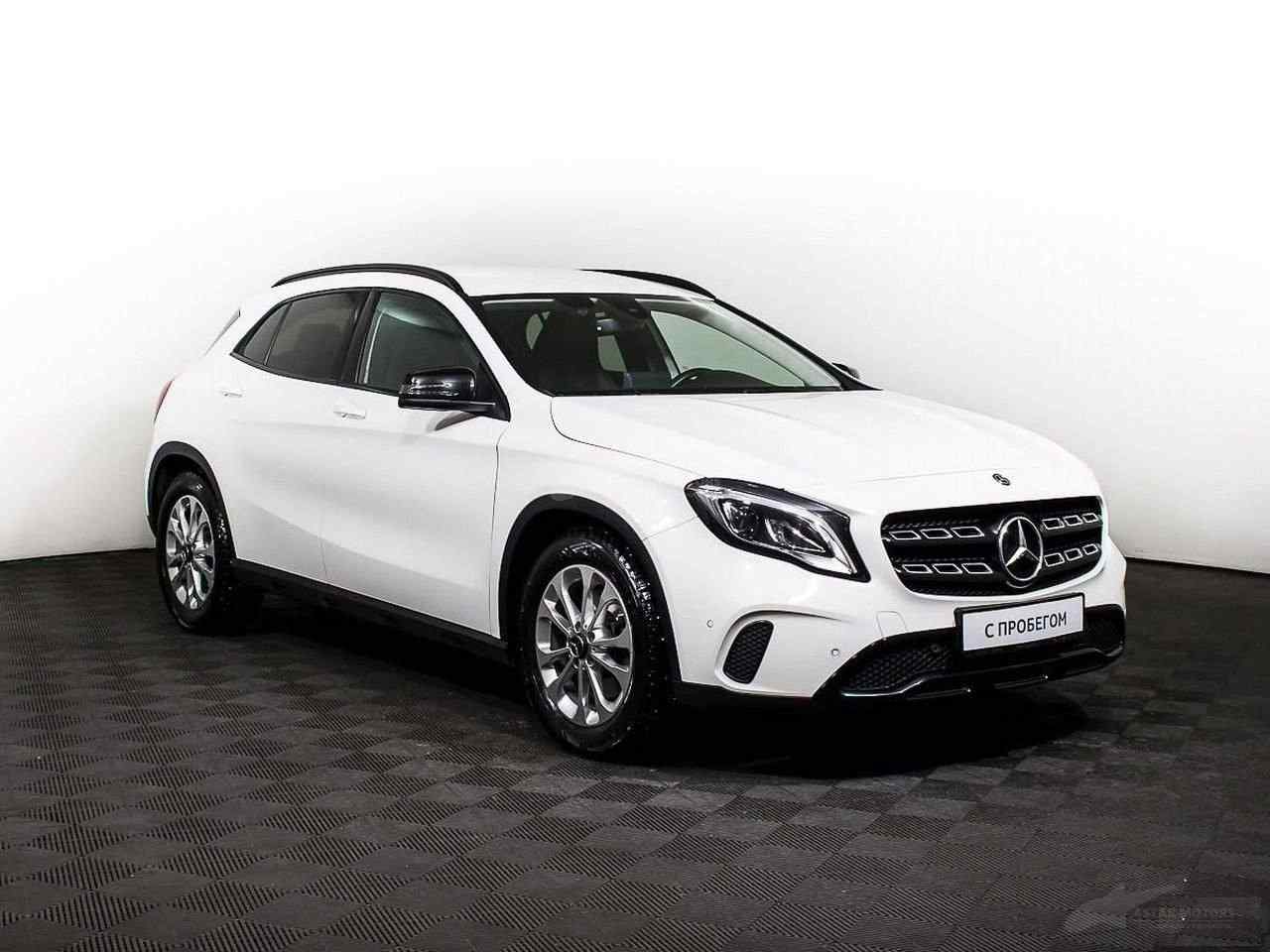 Купить мерседес в кредит. GLA 2018 White Interior. GLA 2018 sedan.